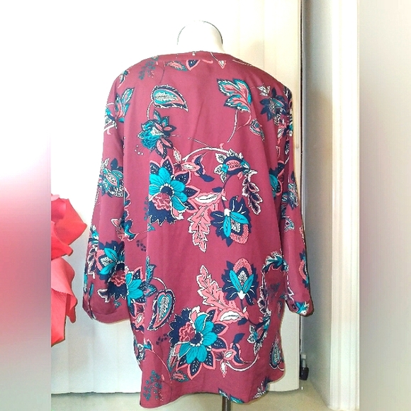💲IT'S A TWOfer!! PRINTED BLOUSES💲 - Picture 3 of 5